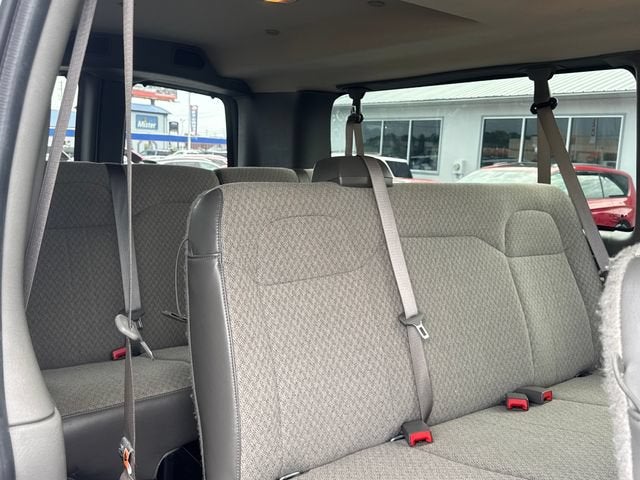 2025 Chevrolet Express Passenger 1LT