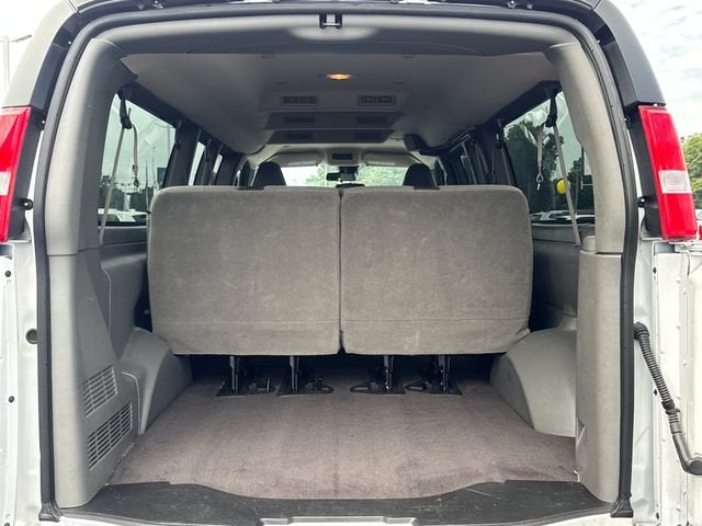 2025 Chevrolet Express Passenger 1LT