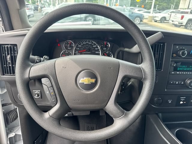 2025 Chevrolet Express Passenger 1LT