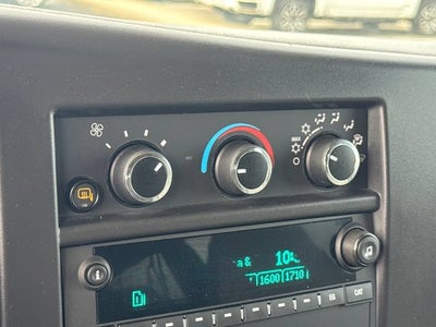 2025 Chevrolet Express Passenger 1LT