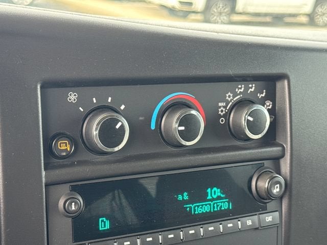 2025 Chevrolet Express Passenger 1LT