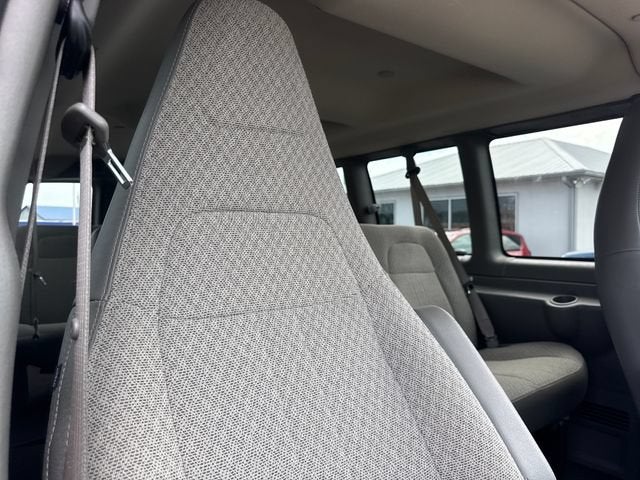 2025 Chevrolet Express Passenger 1LT