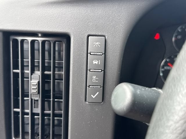 2025 Chevrolet Express Passenger 1LT