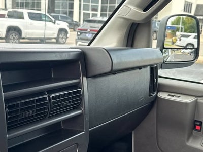 2025 Chevrolet Express Passenger 1LT
