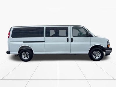 2025 Chevrolet Express Passenger 1LT