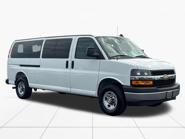 2025 Chevrolet Express Passenger 1LT