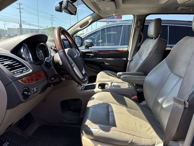 2015 Chrysler Town & Country Limited Platinum