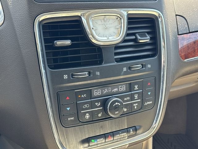 2015 Chrysler Town & Country Limited Platinum