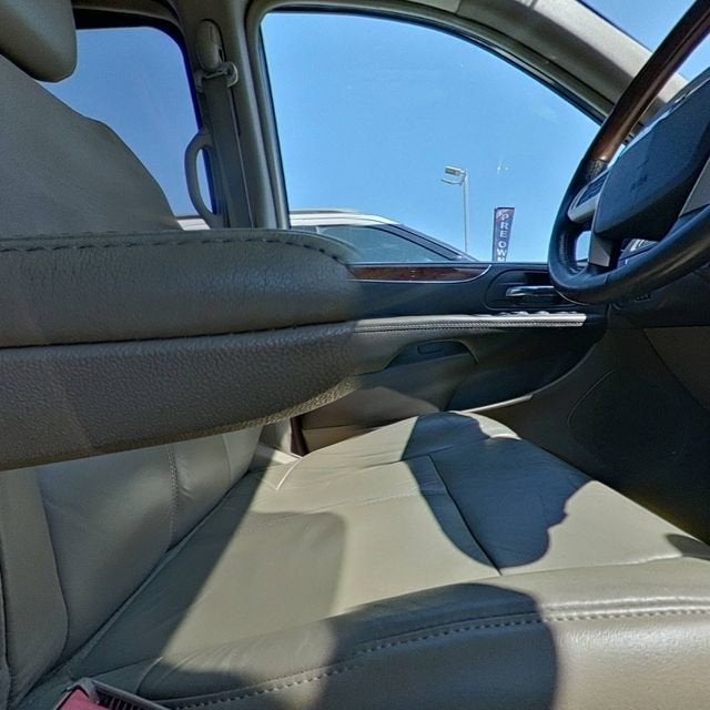 2015 Chrysler Town & Country Limited Platinum