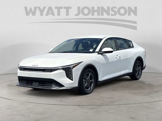 2025 Kia K4 LXS AT's photo