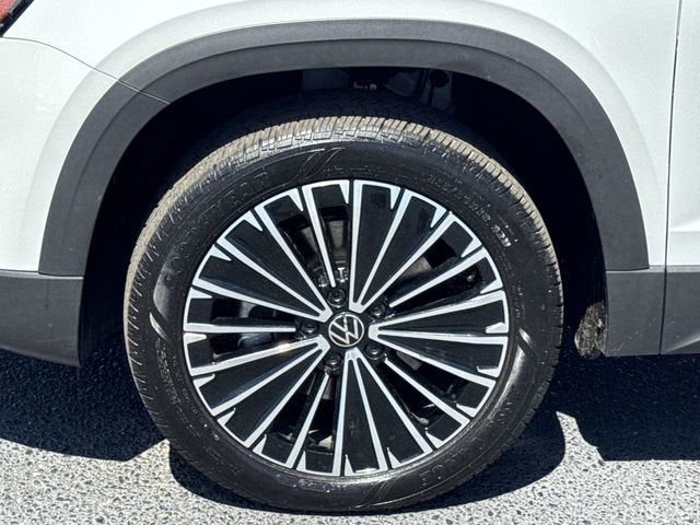 2025 Volkswagen Taos SE