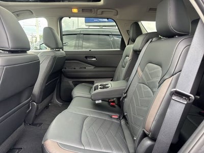 2025 Nissan Pathfinder Platinum