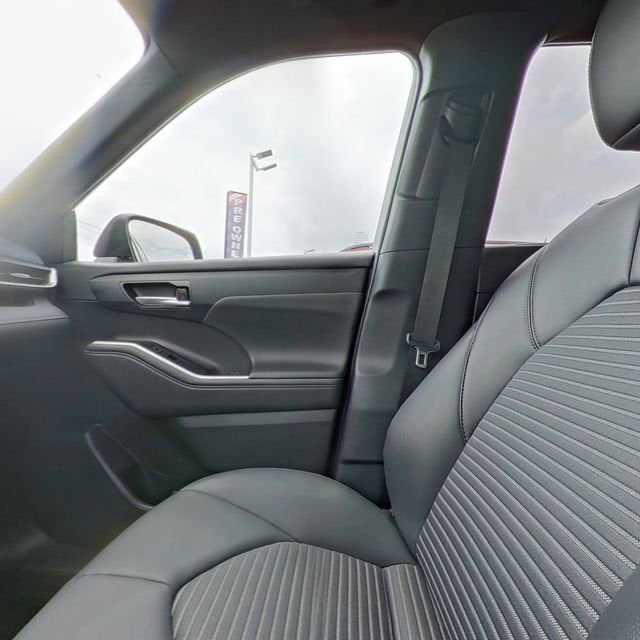 2025 Toyota Highlander LE