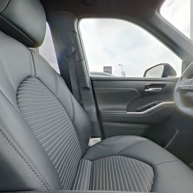 2025 Toyota Highlander LE