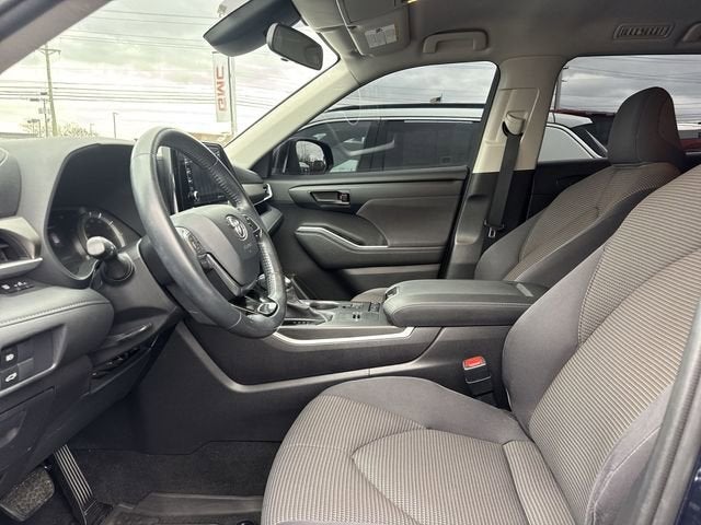 2020 Toyota Highlander LE