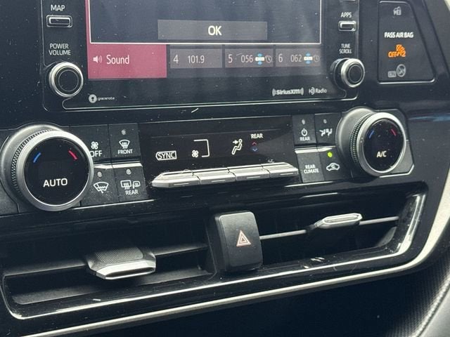 2020 Toyota Highlander LE