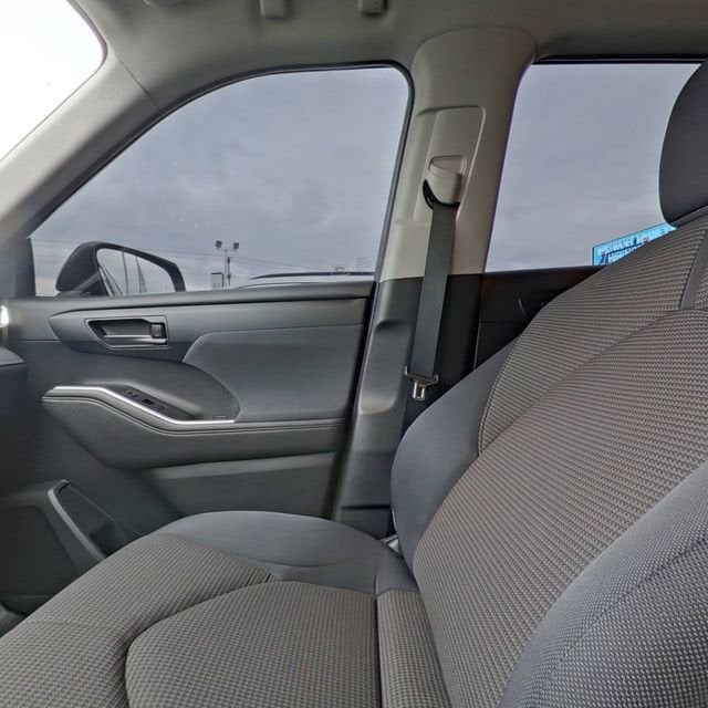 2020 Toyota Highlander LE