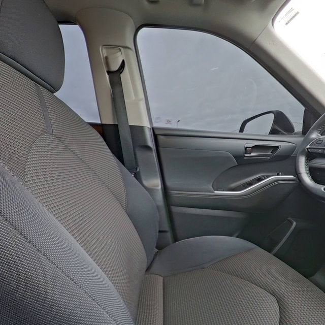 2020 Toyota Highlander LE